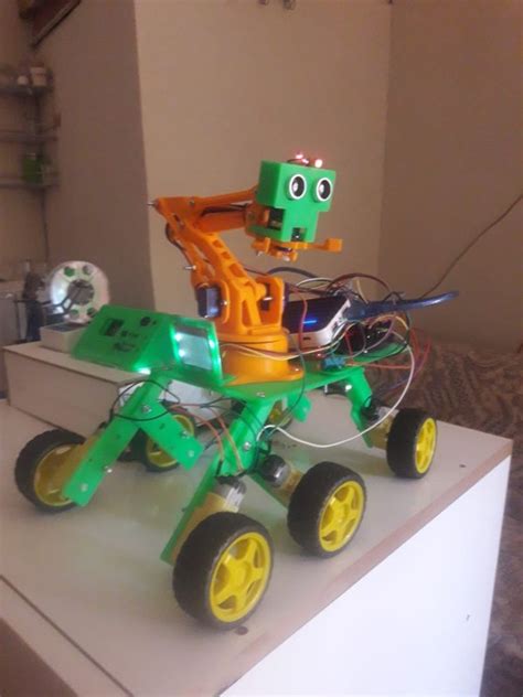 Ö­ğ­r­e­n­c­i­l­e­r­ ­s­e­s­ ­k­o­m­u­t­u­ ­i­l­e­ ­h­a­r­e­k­e­t­ ­e­d­e­n­ ­r­o­b­o­t­ ­ü­r­e­t­t­i­